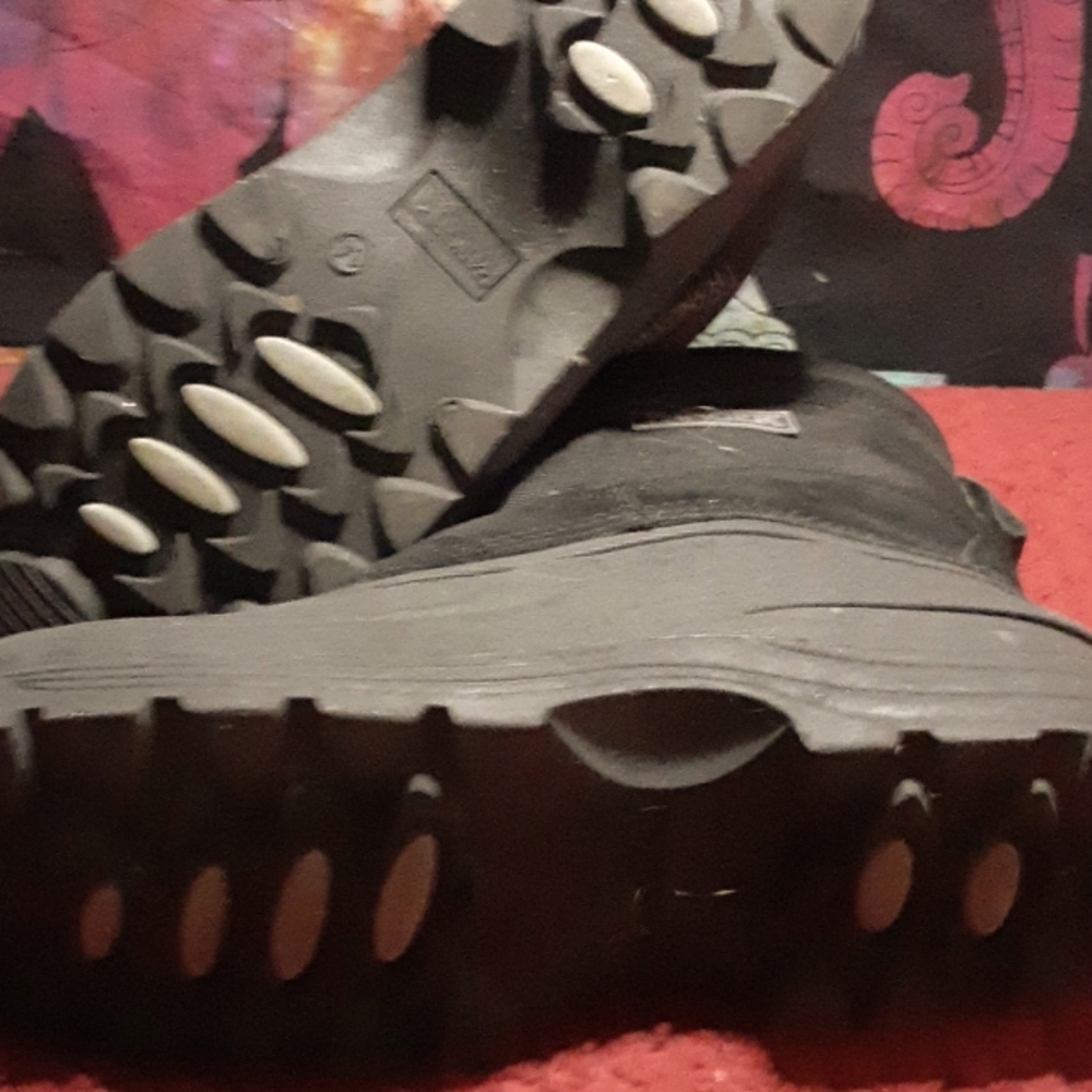 Sz 14 Waterproof Double Lined Snowboots